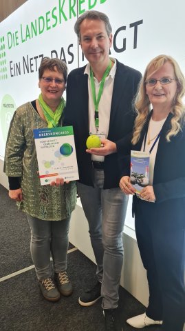 Katrin, Sven & Simone am Stand der Landeskrebsgesellschaften