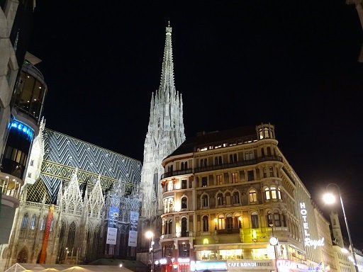 Stephansdom bei Nacht