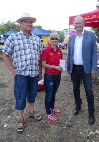 Ingolf & Simone zusammen mit Prof Thomas Moesta, dem Ärztlichen Direktor des UKH