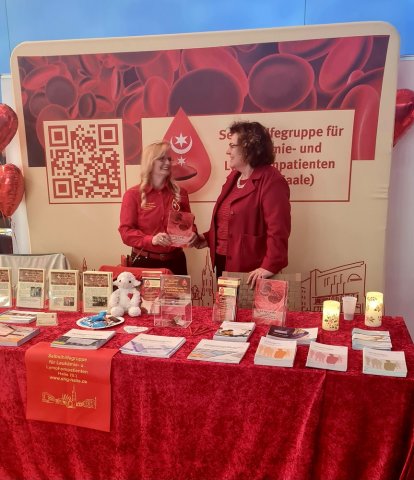 Zusammen mit Heide (SPD) an unserem Info-Stand