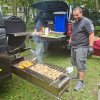 Er kam mit seiner Grillstation vorgefahren